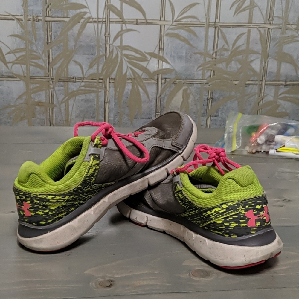 Shoes - Picture 2 of 8